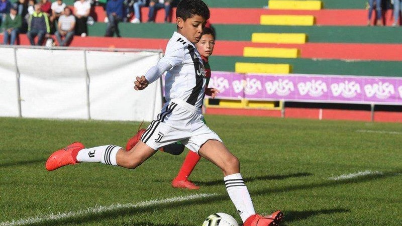  Con trai của Ronaldo cũng có thấy tiềm năng khi được tiếp xúc với bóng đá từ rất nhỏ